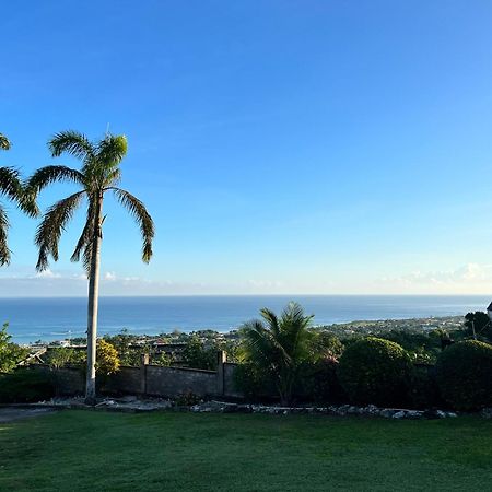 Sunshine Lodge: Your Home Away From Home モンテゴ・ベイ エクステリア 写真