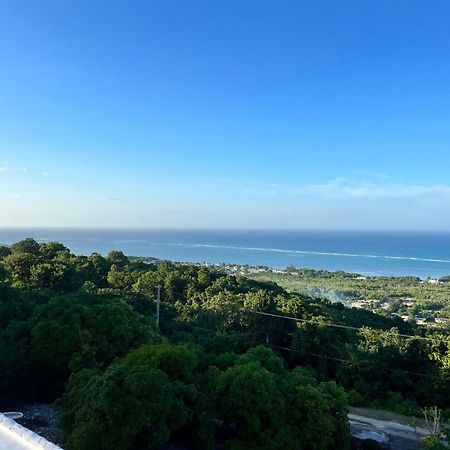 Sunshine Lodge: Your Home Away From Home モンテゴ・ベイ エクステリア 写真
