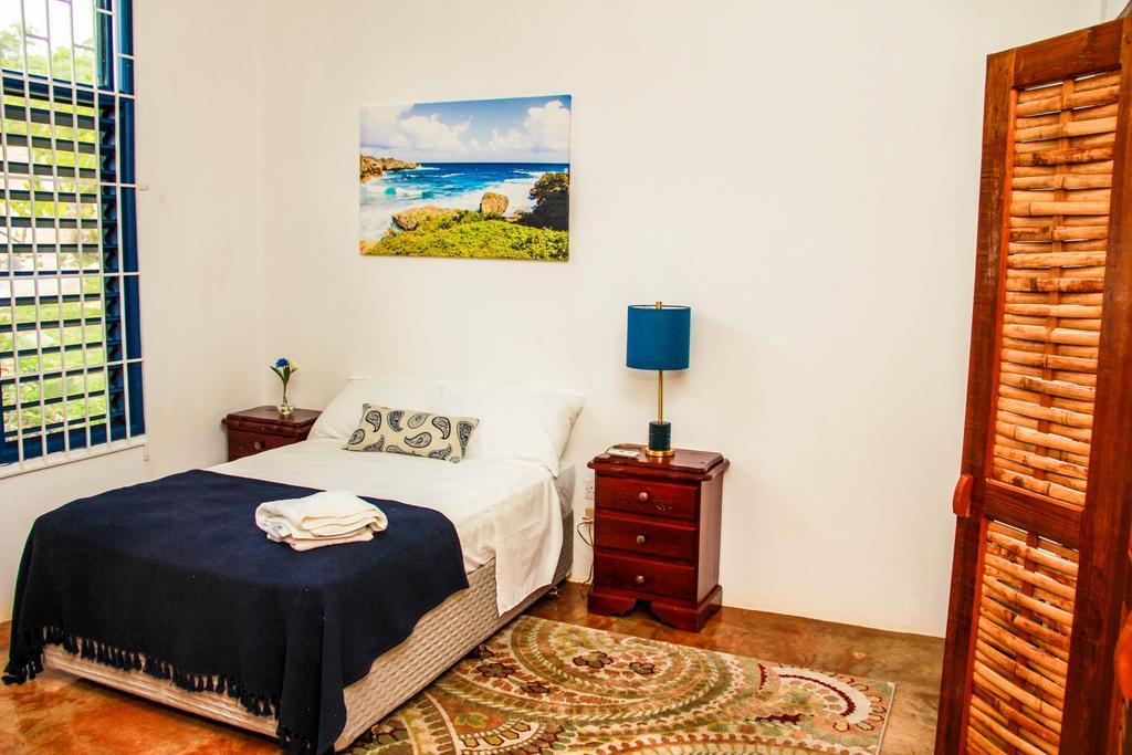 Sunshine Lodge: Your Home Away From Home モンテゴ・ベイ エクステリア 写真