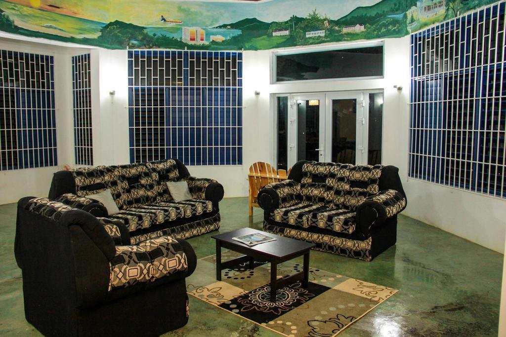 Sunshine Lodge: Your Home Away From Home モンテゴ・ベイ エクステリア 写真