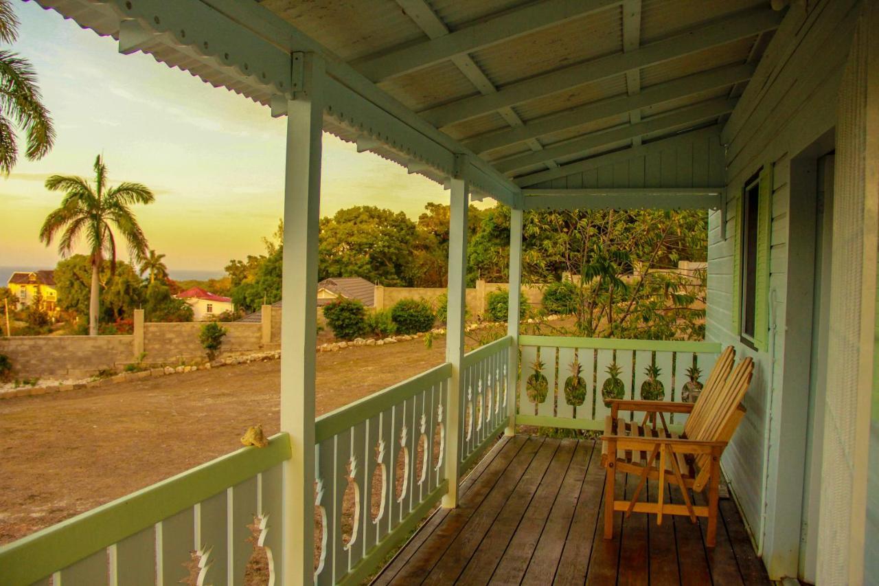 Sunshine Lodge: Your Home Away From Home モンテゴ・ベイ エクステリア 写真