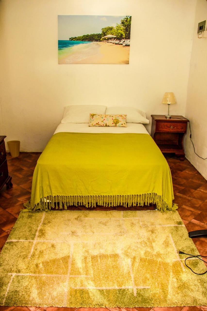 Sunshine Lodge: Your Home Away From Home モンテゴ・ベイ エクステリア 写真